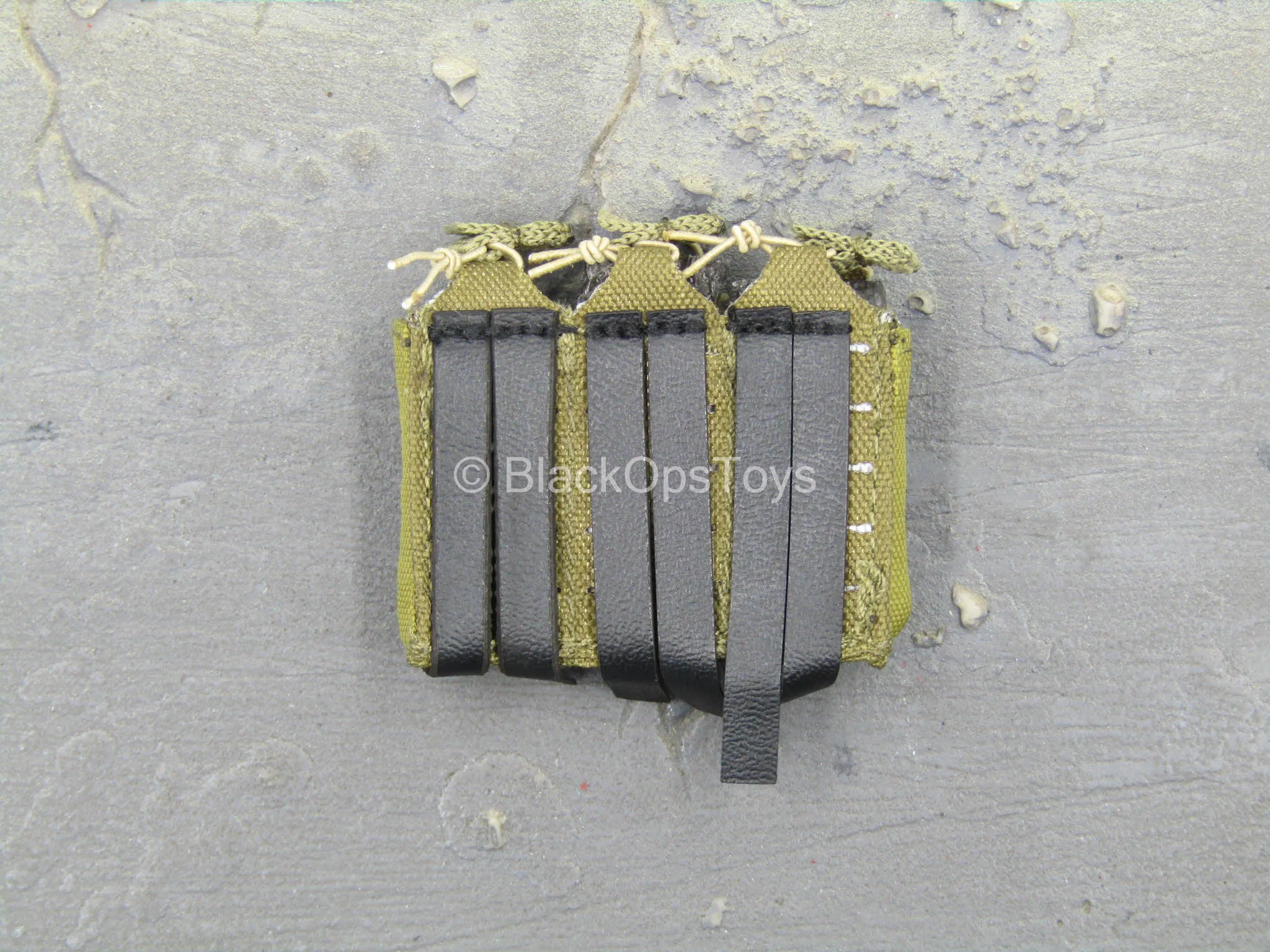 S.A.D. Low Profile - Tan MOLLE Triple Cell Magazine Pouch
